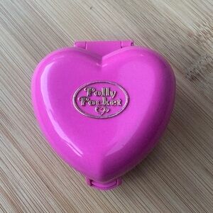 VTG 93 Bluebird Toys Polly Pocket Pink Heart Shaped Case Precious Puppies 2 Figs